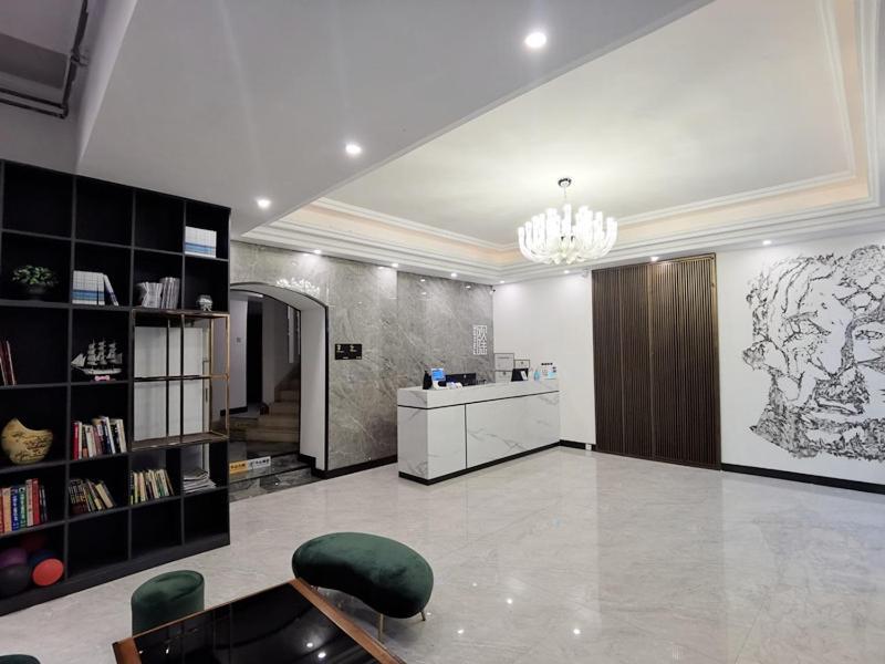 Ou Lu Business Hotel Циндао Екстериор снимка